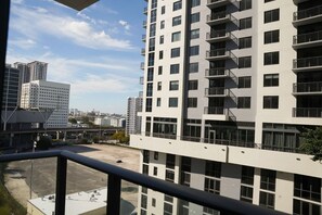 Property grounds - Stylish Minimalist 1BR in The Crosby (Miami)