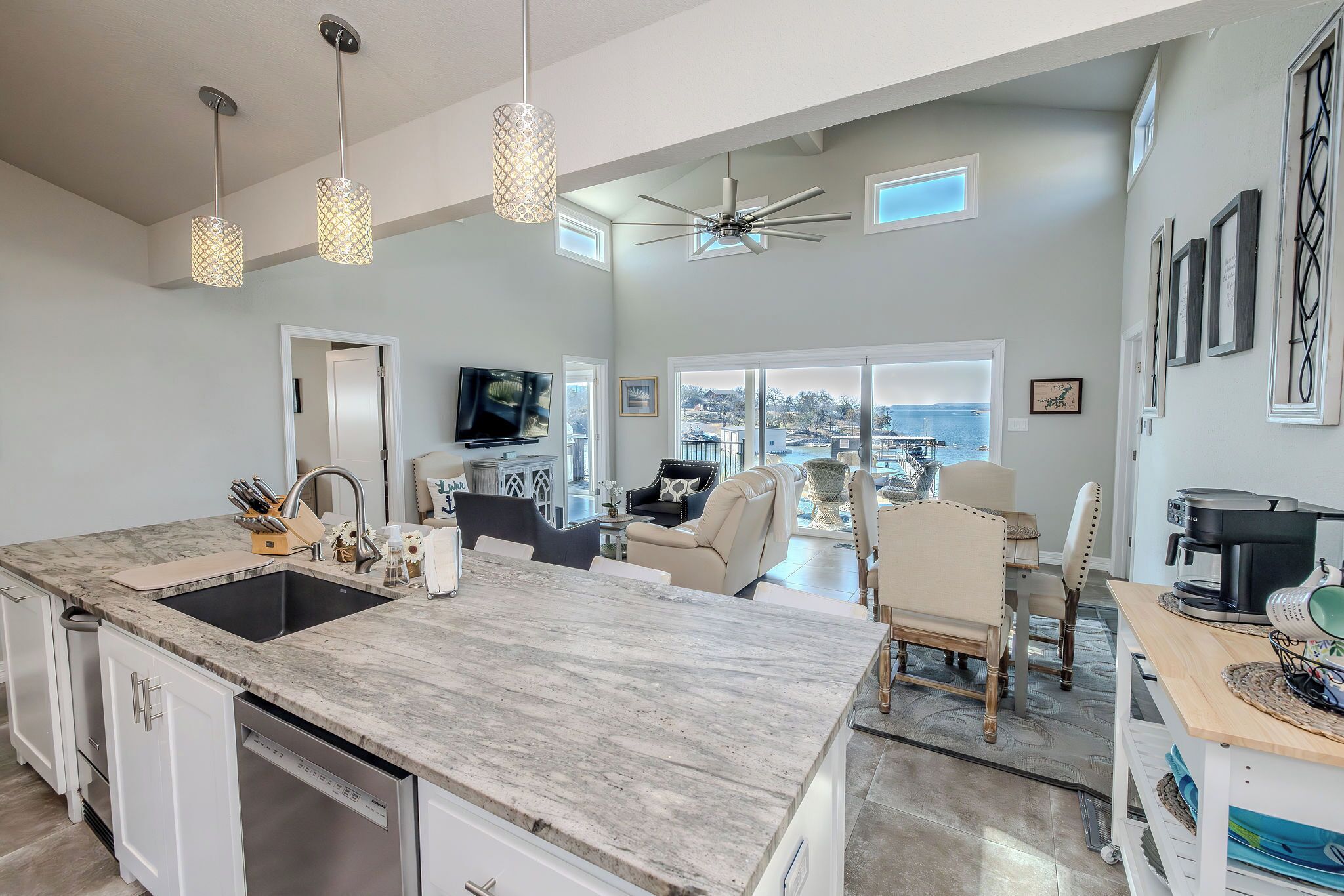 Micro-ondes, four, plaque de cuisson, lave-vaisselle