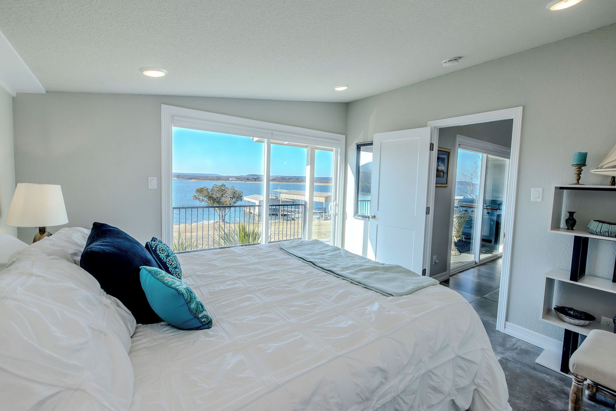 Iron/ironing board, internet, bed sheets