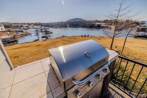 Property grounds - Sunset @ PK Lakefront Retreat w/Private Boat Dock - Near Rocker B Ranch (Graford)