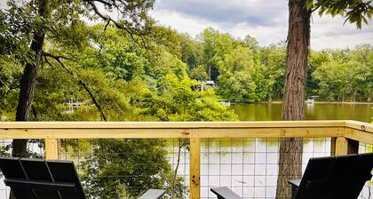 Ozran Cottage - a mid-century Lakefront getaway