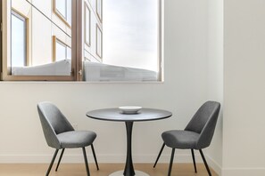 Dining - Blueground | Greenpoint, pool, nr East River (Brooklyn)