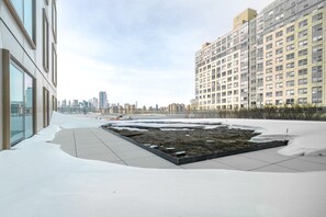 Property grounds - Blueground | Greenpoint, pool, nr East River (Brooklyn)