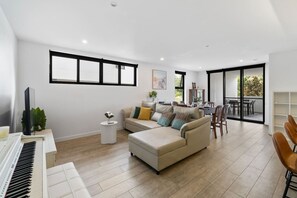 TV - Modern 3BR Apartment near UQ, St Lucia (Saint Lucia)