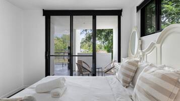 3 bedrooms, desk, iron/ironing board, WiFi