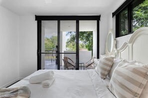 3 bedrooms, desk, iron/ironing board, WiFi - Modern 3BR Apartment near UQ, St Lucia (Saint Lucia)