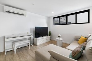 TV - Modern 3BR Apartment near UQ, St Lucia (Saint Lucia)