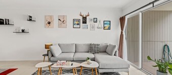 Near Logan Hospital & Train | Relaxing 3BR Escape