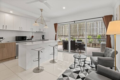 Near Logan Hospital & Train | Relaxing 3BR Escape