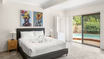 Iron/ironing board, WiFi, bed sheets