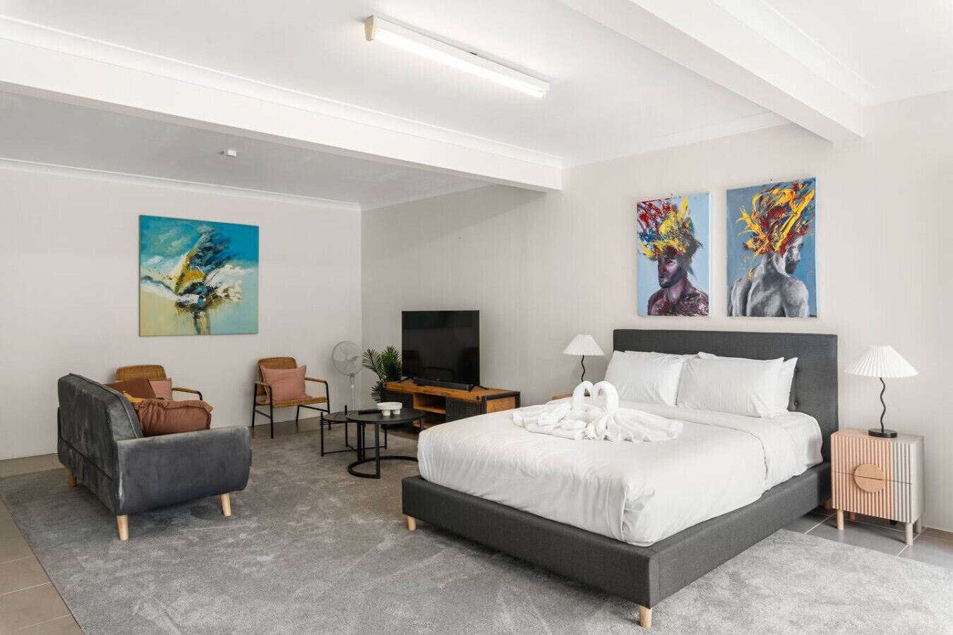 Iron/ironing board, WiFi, bed sheets