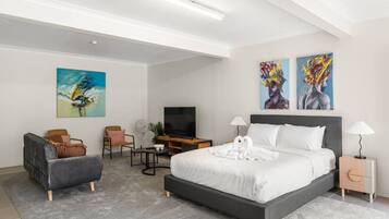 Iron/ironing board, WiFi, bed sheets