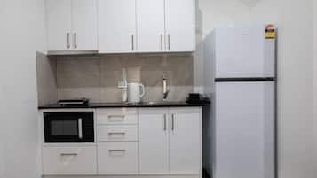Fridge, microwave, stovetop, cookware/dishes/utensils