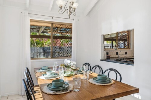 Peaceful 3BR Family Home in Rochedale South