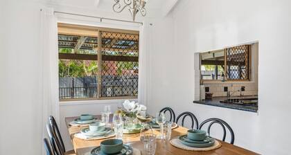 Peaceful 3BR Family Home in Rochedale South