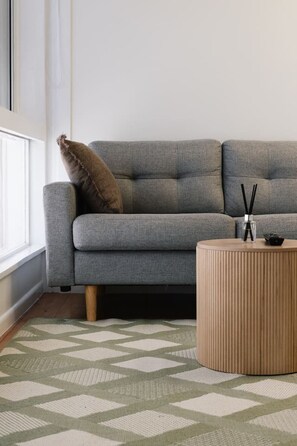 TV - Coastal Wynnum Home | Near Plaza &City Connections (Wynnum)