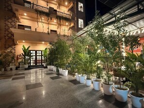 Terrace/patio - Hotel Heritage Divine Varanasi (Varanasi)