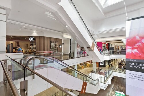 Upscale Renovated 4Bed 4Bath Retreat Walk to Mall