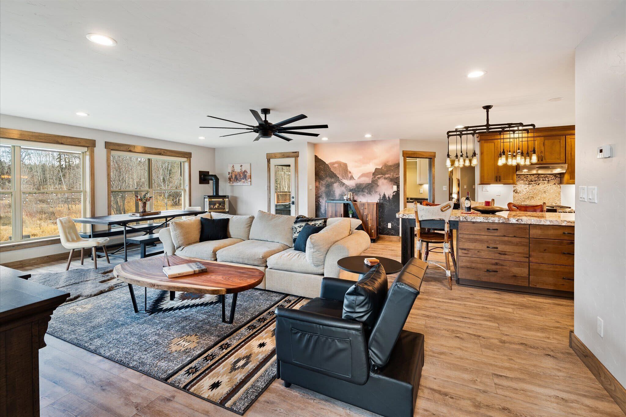 Téléviseur, foyer, jeux vidéo, table de baby-foot