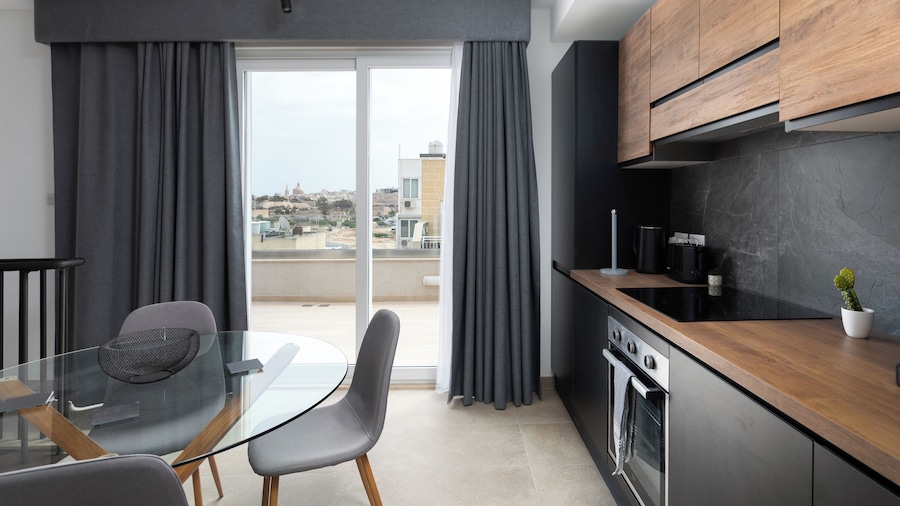 Big 2BD Duplex Penthouse & Large Terrace