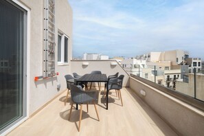 Penthouse, City View | Outdoor dining - Big 2BD Duplex Penthouse & Large Terrace (Gżira)
