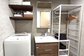 GF-4 (Up to 5 Guests): Complimentary Light Snacks & Beer (per guest) / Non-Smoking | Bathroom | Free toiletries, hair dryer, towels, shampoo - Solana Smart INN Fuji Gotenba  (Gotemba)