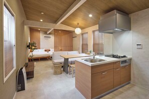 GF-4 (Up to 5 Guests): Complimentary Light Snacks & Beer (per guest) / Non-Smoking | Individually decorated, individually furnished, free WiFi, bed sheets - Solana Smart INN Fuji Gotenba  (Gotemba)
