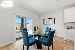Dining - 4BR North Jax Peaceful Retreat, 8 minutes from Jax airport (Jacksonville)