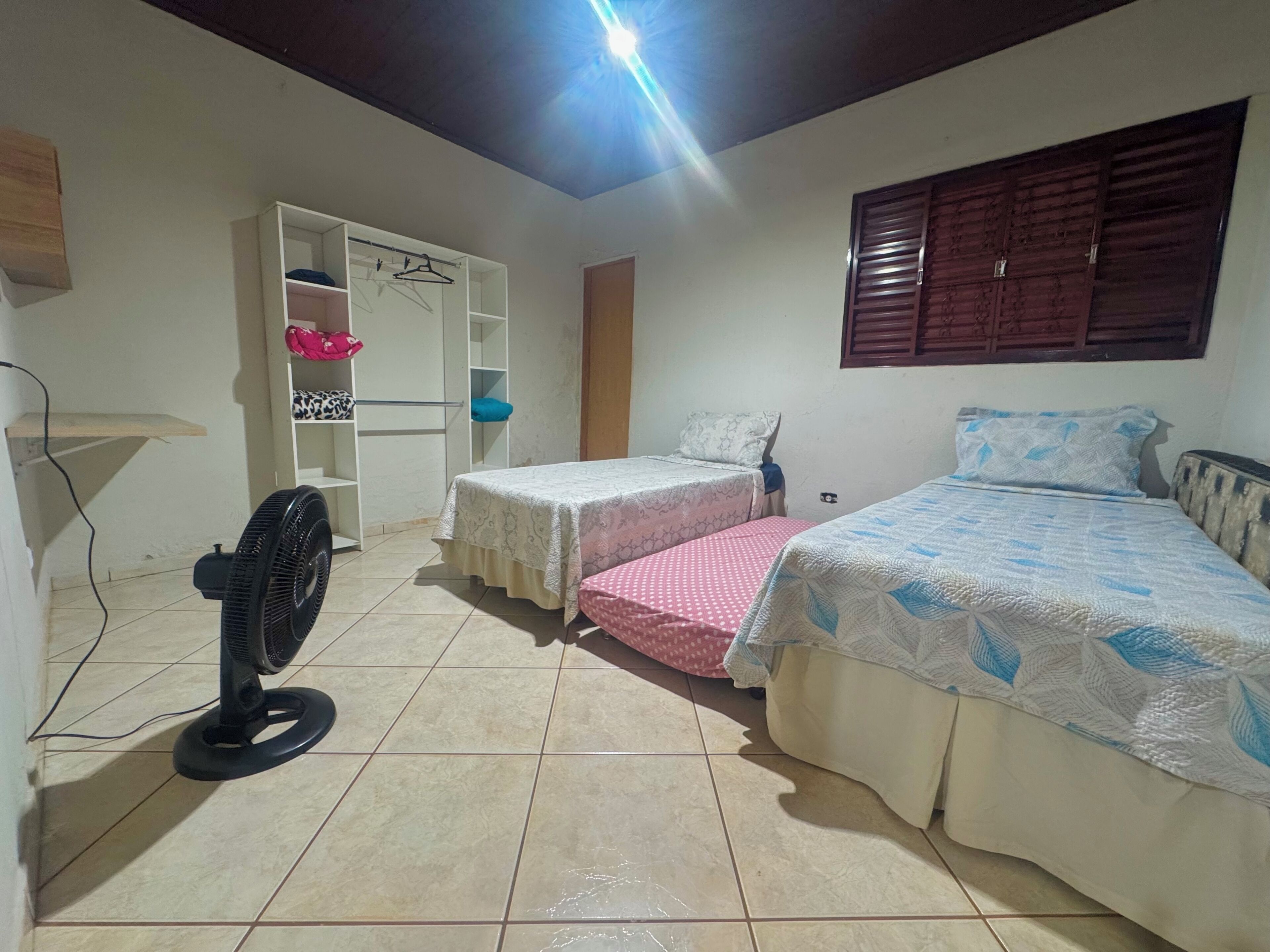 2 quartos, Wi-Fi de cortesia, roupa de cama