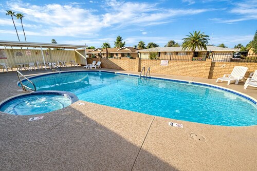 2-bedroom condo with vaulted ceilings and pool, quiet location in 55+ Community