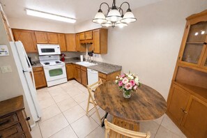 Microondas, horno, parrilla de estufa y lavavajillas 