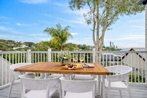 Outdoor dining - Walk to Suncorp | Queenslander with Studio | City Views | Deck + Parking (Red Hill)