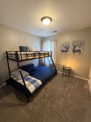 3 habitaciones, tabla de planchar con plancha y wifi gratis 