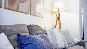 Penthouse, City View | Living area