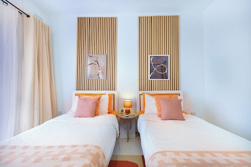 2BR Penthouse with Large Front Terrace