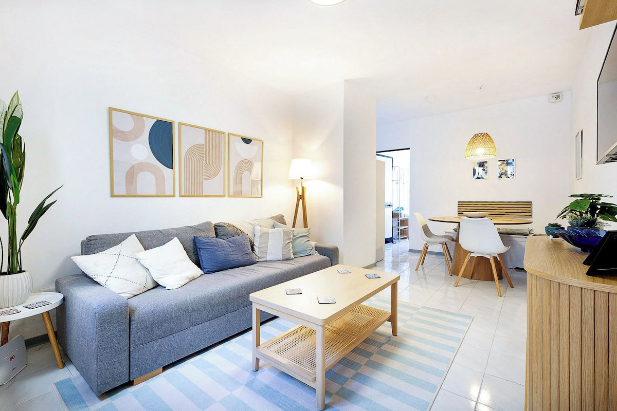 Penthouse, City View | Living area