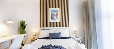 Penthouse, City View | Iron/ironing board, free WiFi