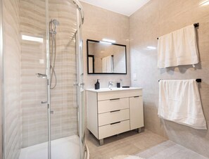 Penthouse, City View | Bathroom - 2BR Penthouse with Large Front Terrace (St. Paul's Bay)