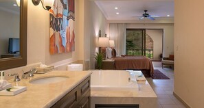 2 Schlafzimmer, Zimmersafe, Schreibtisch, Bügeleisen/Bügelbrett