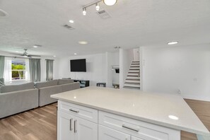 Interior - Waterfront Pool Home • 7 Min Airport • Weekly & Monthly Stays • Sleeps 8+ (Tampa)