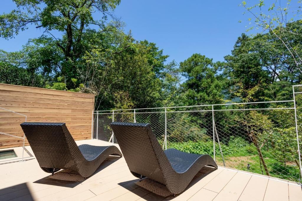 Casa, vista para o pátio | Área da propriedade