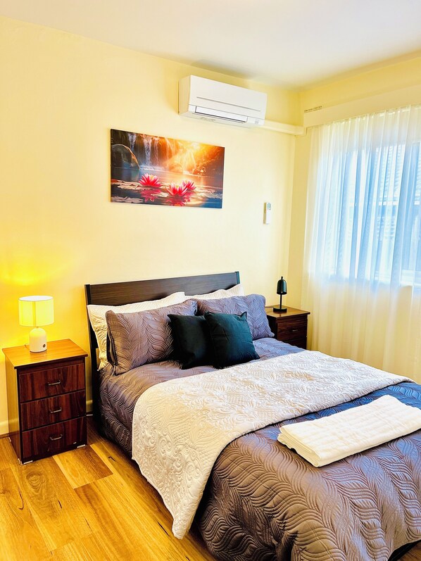 Ferros/tábuas de passar roupa, Wi-Fi, roupa de cama