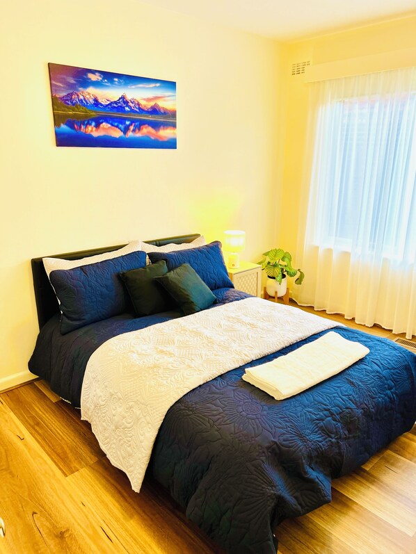 Iron/ironing board, WiFi, bed sheets