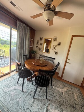 Dining - Spacious 3-bedroom apartment located in delightful Blacksburg with HVAC! (Blacksburg)