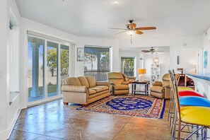 Interior - Salty Bay Hideaway- New Listing, Beautiful Bay Views for Adults and Executives! (Gulf Breeze)