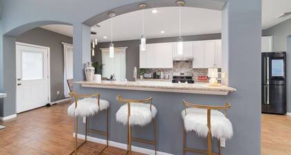 Spacious Luxury 5BR Home • Game Room • Near Safari Event Center