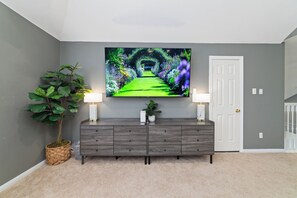 Interior - Luxury 5BR•Game Room•Steps fromSafari Event Center (Sugar Land)