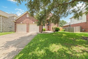 Exterior - Luxury 5BR•Game Room•Steps fromSafari Event Center (Sugar Land)