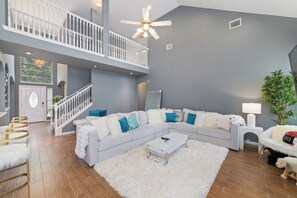 Living area - Luxury 5BR•Game Room•Steps fromSafari Event Center (Sugar Land)