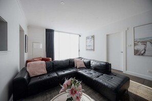 Smart TV - Ruby SoHo Workshop Villa- Port Sorell (Latrobe)